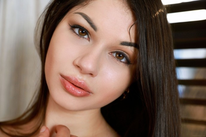 Голая Соня любит когда её берут сзади.