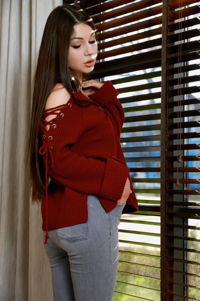 Голая Соня любит когда её берут сзади.