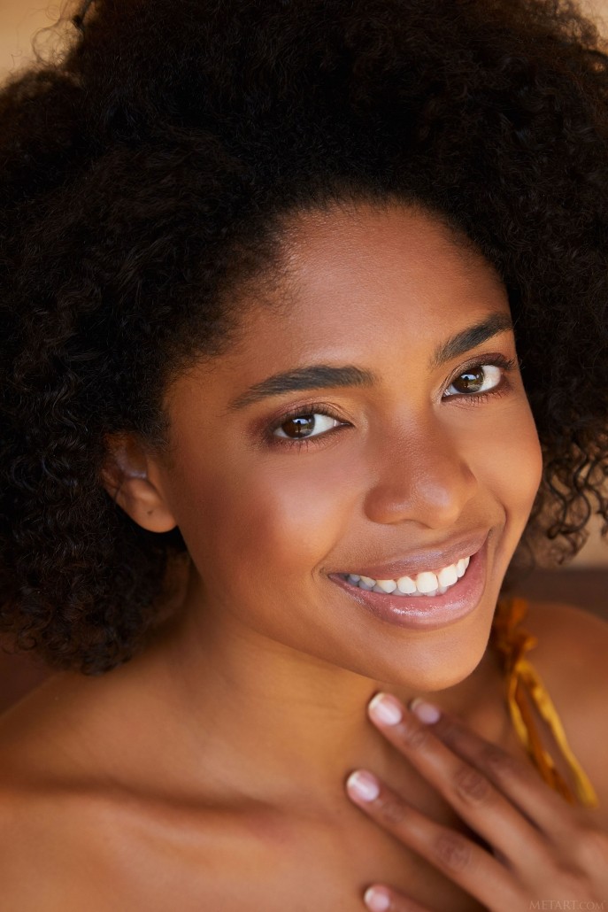 Чёрная киска молодой негритянки.