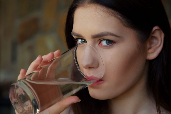 Красивая пизда раком радует глаз.