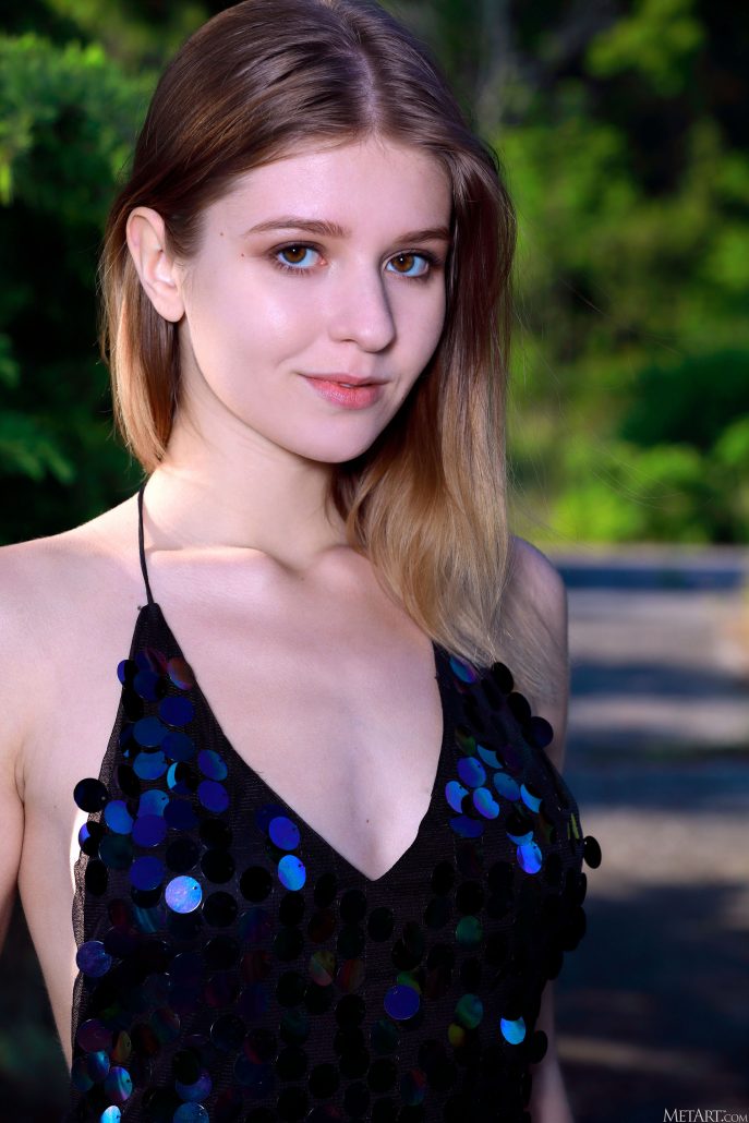 Фотографии голой студентки в летнем парке