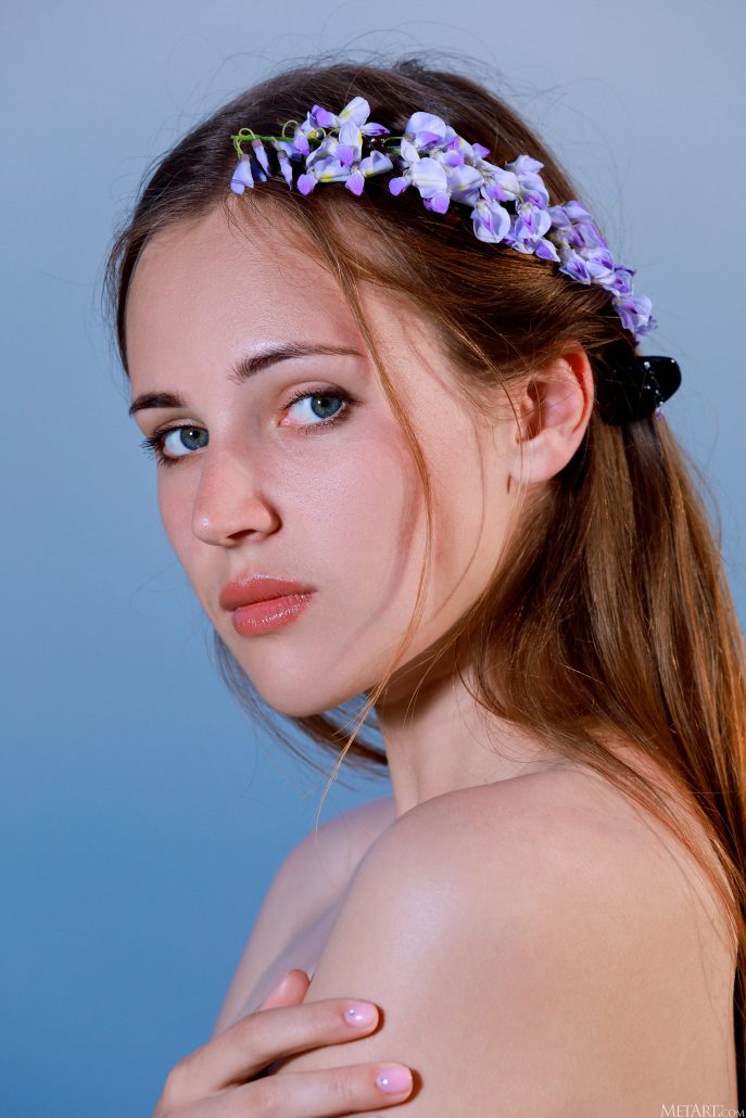 Эротическая фотосессия в колхозном поле