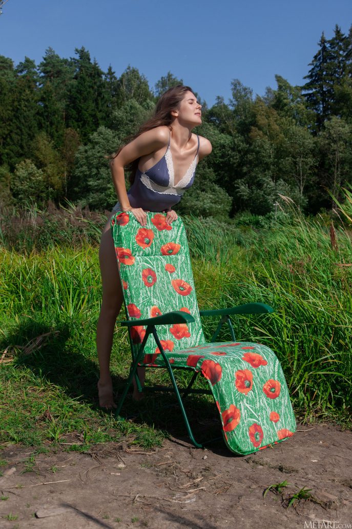 Голая колхозница пришла на речку