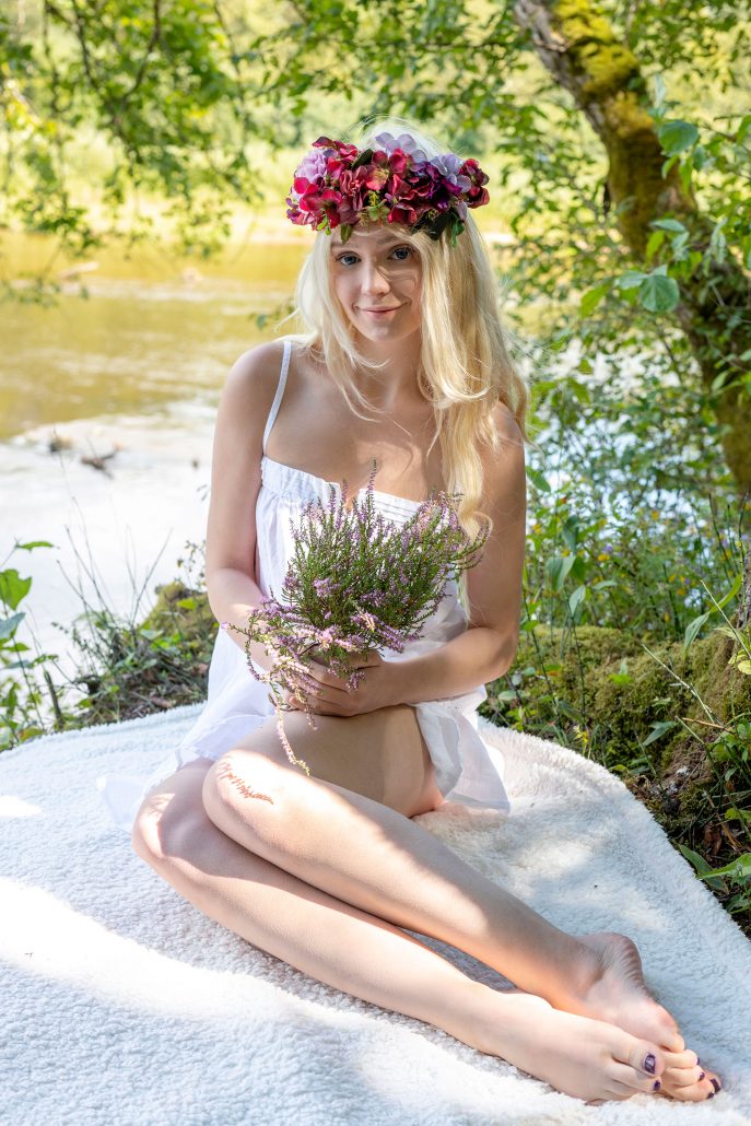 Голая латвийка на праздник Ивана Купала