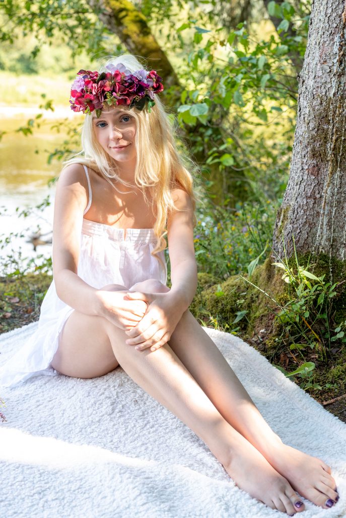 Голая латвийка на праздник Ивана Купала