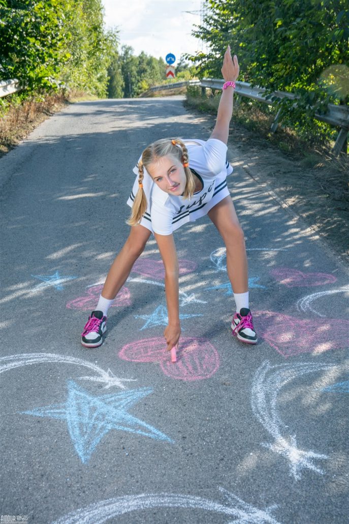 Голая Ксюша вспоминает детство