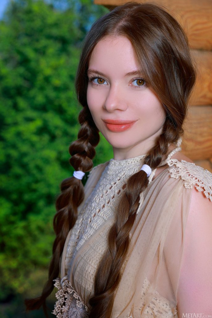 Голая провинциалка в деревенском доме