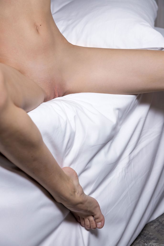 Молоденькая Зинаида голенькая на кровати