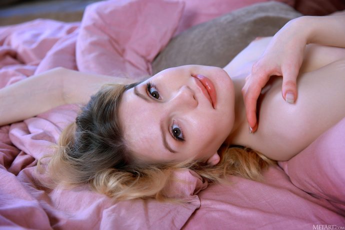 Эротическое утро с красоткой Люсей