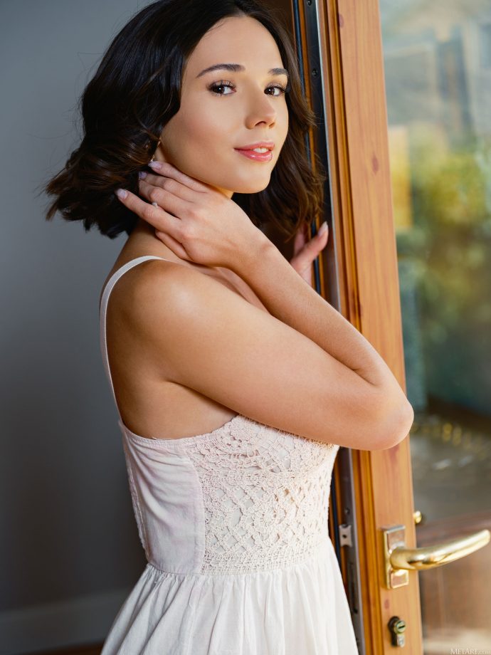 Эротические фото голой румынской девушки