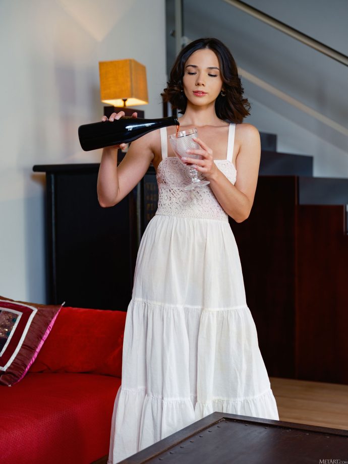 Эротические фото голой румынской девушки