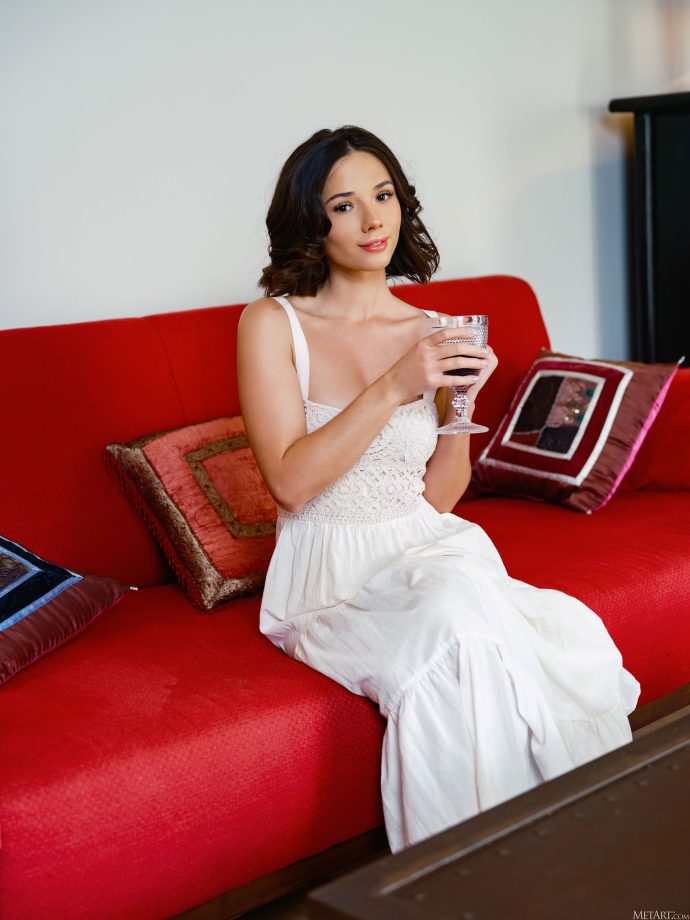 Эротические фото голой румынской девушки