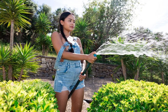 Голая колумбийская студентка