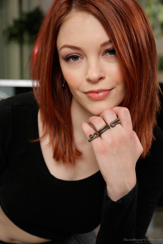 Рыжая порноактриса