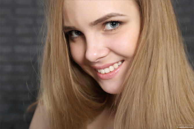 Смотреть голые сиськи