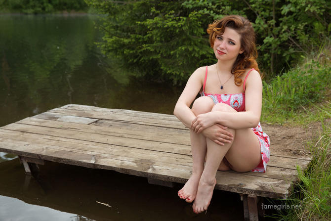 Голая на речке