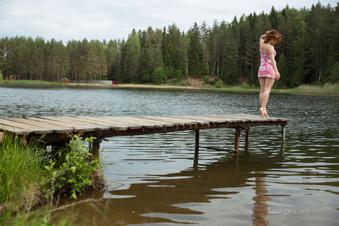 Голая на речке