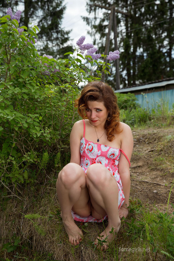 Голая на речке