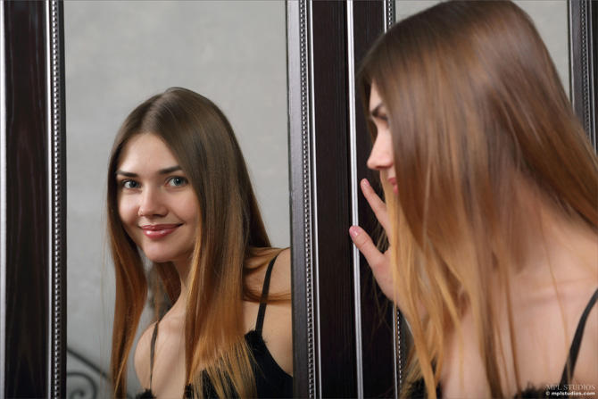 Голая Алёна