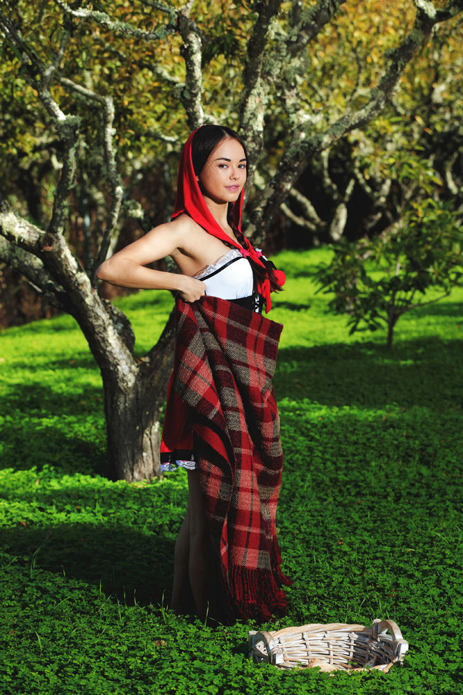 Голая красная шапочка