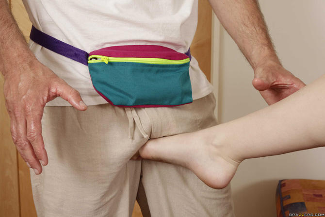 Дала по яйцам массажисту и была оттрахана