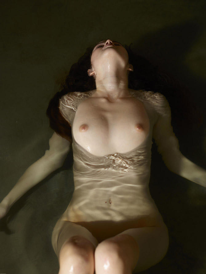 фото мокрая девушка