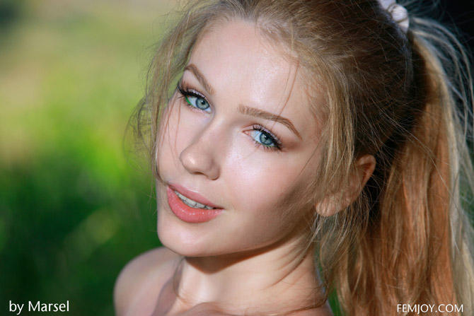 обнаженное женское тело