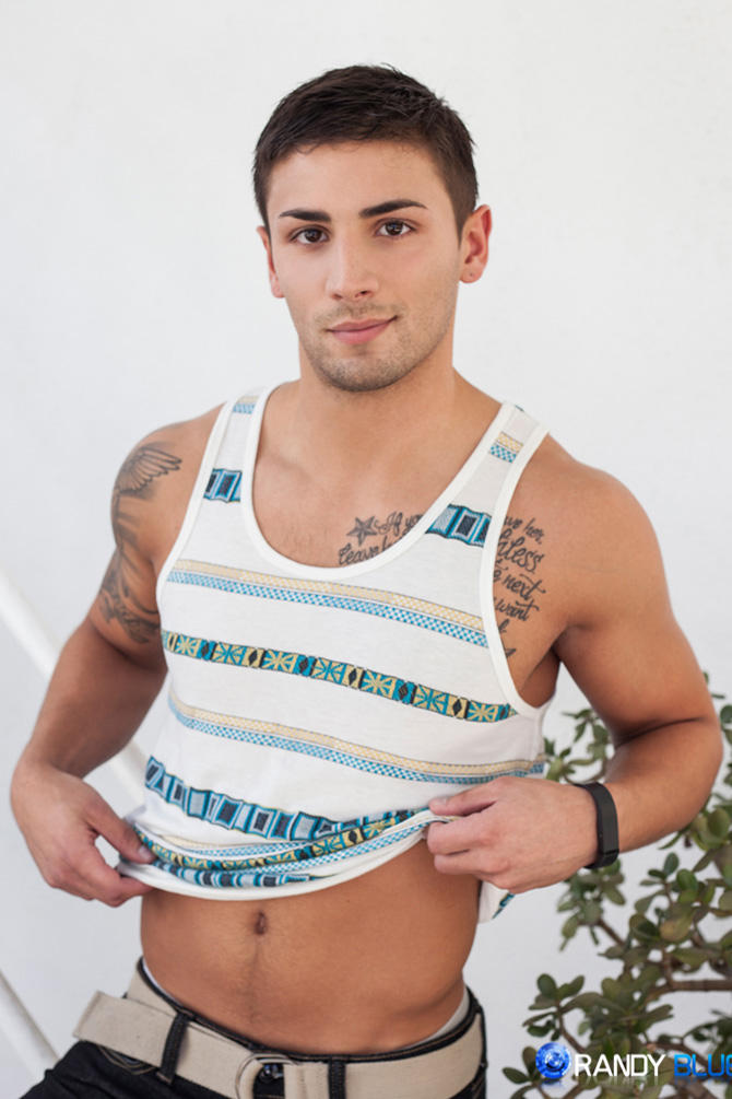 голый юноша