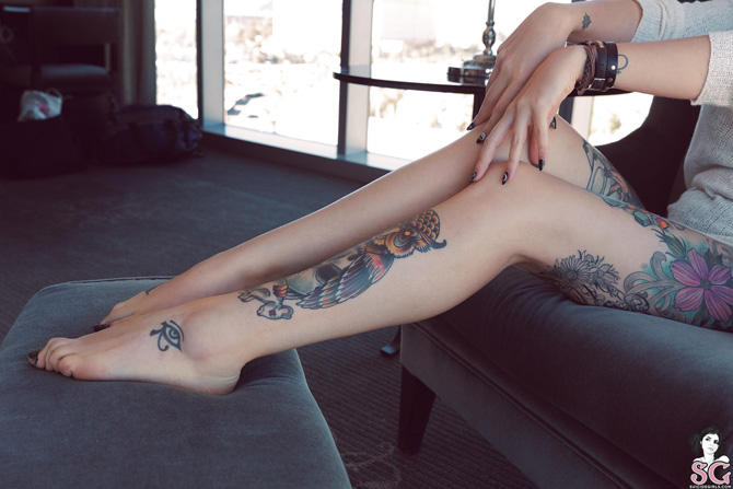 фото девушка с тату