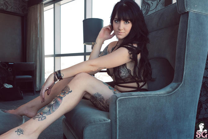 фото девушка с тату