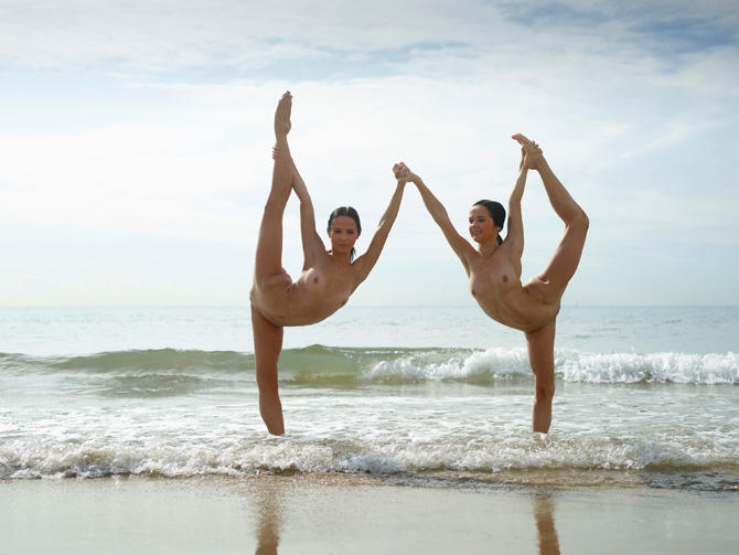 фото голые гимнастки