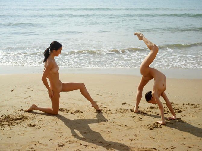 фото голые гимнастки